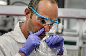 Κοροναϊός : Αναπτύχθηκε τεστ που δίνει αποτέλεσμα σε 30 δευτερόλεπτα (VIDEO)