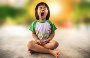 Γιατί χασμουριόμαστε; Βιολόγοι ρίχνουν νέα θεωρία στο τραπέζι