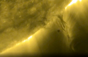 Βίντεο: Ο Ερμής περνά μπροστά από τον Ήλιο σαν μυγάκι δίπλα σε λάμπα