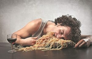 Ο άνθρωπος που μεθούσε τρώγοντας μακαρόνια κι άλλες ιστορίες Χημείας