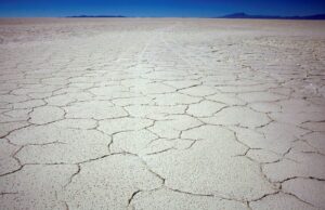 Οι επιστήμονες έλυσαν το μυστήριο των πολυγωνικών μοτίβων στις ερήμους αλατιού