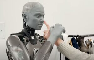 Το ρομπότ που «θύμωσε» όταν του άγγιξαν τη μύτη