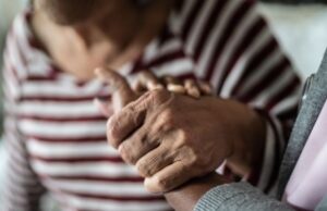 Άνοια: Η υψηλή πίεση συμβάλλει στην ανάπτυξή της – Τι έδειξε έρευνα