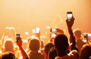 Τα κινητά τηλέφωνα… πενηντάρισαν (βίντεο)