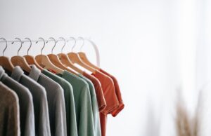 «Πανέξυπνο» ύφασμα αλλάζει χρώμα και σχήμα – Δείτε πώς