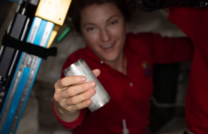 Νέο επίτευγμα NASA: Πόσιμο νερό από 98% ανακυκλωμένα ούρα και ιδρώτα