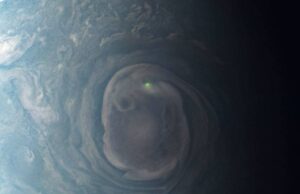 NASA: H Ήρα βλέπει τον Δία να ρίχνει κεραυνούς