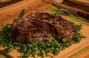 O μεγάλος κίνδυνος για όσους τρώνε πολύ κρέας