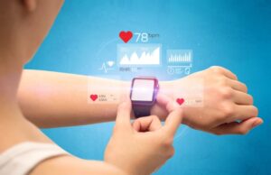 Πάρκινσον: Τα smartwatches «βοηθοί» στην έγκαιρη αναγνώριση των συμπτωμάτων της νόσου