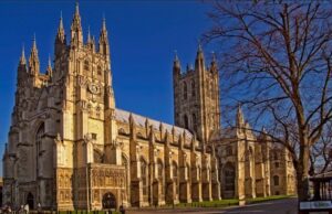 Τι ψάχνουν οι αστρονόμοι στις στέγες των καθεδρικών ναών της Βρετανίας;