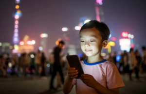 Η Κίνα θέλει να περιορίσει τη χρήση smartphone από παιδιά στα 40 λεπτά τη μέρα