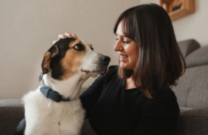 Επιστήμονες εξακρίβωσαν αν τα σκυλιά προτιμούν τις ανδρικές ή τις γυναικείες φωνές