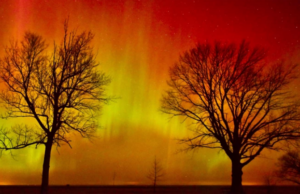 Το Βόρειο Σέλας έγινε κόκκινο και κόβει την ανάσα (Photos-Videos)