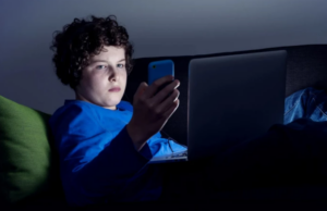 Το Instagram συνδέεται με κατάθλιψη, άγχος και αϋπνία στα παιδιά