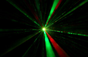 Νόμπελ Φυσικής στους μάγους του φωτός και των ηλεκτρονίων