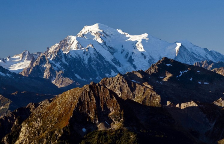 Το ψηλότερο βουνό της Ευρώπης κόντυνε 2 μέτρα