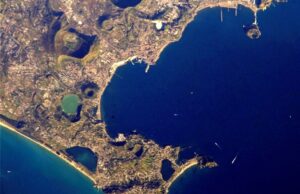 Φλεγραία Πεδία: Φόβοι για μαζικές εκκενώσεις λόγω σεισμών σε υπερηφαίστειο της Νάπολης