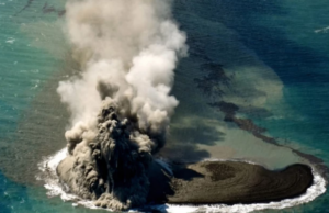 Η Ιαπωνία απέκτησε καινούριο νησί μετά από έκρηξη υποθαλάσσιου ηφαιστείου