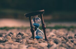 Επιστήμονες εξηγούν γιατί ο χρόνος περνάει πιο αργά όταν κάποιος βρίσκεται κοντά στο θάνατο