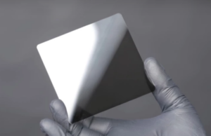 Το κεραμικό αντικείμενο που μπορεί να αποθηκεύσει 10.000 terabytes (ΒΙΝΤΕΟ)