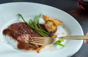 Το Ισραήλ καμαρώνει για την πρώτη μπριζόλα εργαστηρίου