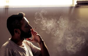 Κάπνισμα: Τα σημάδια στο ανοποιητικό σύστημα μένουν για χρόνια μετά τη διακοπή