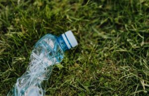 Μικροπλαστικά: Έρευνα τα συνδέει με εγκεφαλικά επεισόδια και εμφράγματα