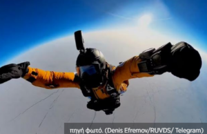 Δείτε την ελεύθερη πτώση τριών Ρώσων από την στρατόσφαιρα στο Βόρειο Πόλο