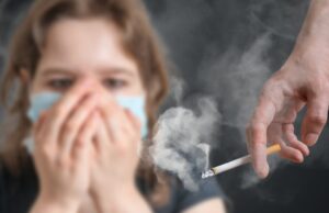 Το παθητικό κάπνισμα συνδέεται με την εμφάνιση κολπικής μαρμαρυγής, σύμφωνα με έρευνα