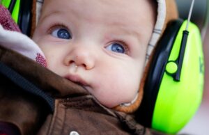 Το τραγούδι στα βρέφη βελτιώνει τη διάθεσή τους