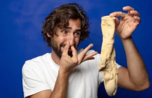 Είστε «φαν» των ποδιών και της κάλτσας; Ίσως να κρύβουν έναν κίνδυνο – Άνδρας κατέληξε στο νοσοκομείο με αναπνευστική λοίμωξη