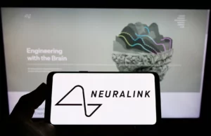 Επενδυτές έδωσαν 650 εκατ. δολάρια στη Neuralink του Ελον Μασκ που υπόσχεται σύνδεση βιολογικής και τεχνητής νοημοσύνης