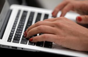 Τεχνητή Νοημοσύνη: Μήπως αποκαλύπτουμε πολλά;