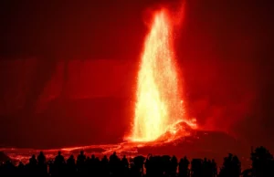 Ερευνητές λένε ότι βρήκαν κολοσσιαία «φιτίλια» στα έγκατα της Γης τα οποία πυροδοτούν μεγάλες ηφαιστειακές εκρήξει