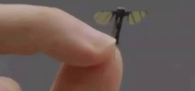 Ένα μικροσκοπικό drone που μοιάζει με κουνούπι