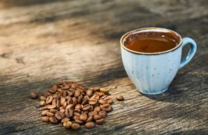 Καφές τη νύχτα: Τι πρόβλημα δημιουργεί σε όσους πίνουν