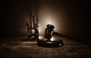 Ο πόλεμος για το ρεύμα κορυφώνεται. Και η πιο μακάβρια εφεύρεση γεννιέται