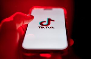 Στο στόχαστρο το TikTok και Instagram: Κατηγορίες για προώθηση περιεχομένου αυτοκαταστροφής σε εφήβους