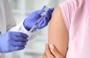 Ελπίδες στην ιατρική κοινότητα: Εμβόλιο σε πειραματικό στάδιο δείχνει σημάδια πρόληψης δύο ειδών καρκίνου