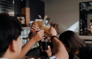 Μάστιγα η κατανάλωση αλκοόλ από ανηλίκους