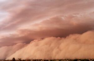 Τι είναι το γιγάντιο «τείχος άμμου» που σάρωσε το Φοίνιξ;