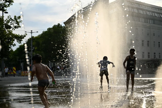 Οι υψηλές θερμοκρασίες μας αρρωσταίνουν περισσότερο Οι υψηλές θερμοκρασίες μας αρρωσταίνουν περισσότερο