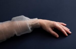 Σύντομα στα ράφια των καταστημάτων θα βρίσκουμε «πανέξυπνα» ρούχα