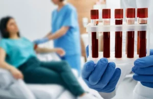 Αυτή η απλή εξέταση αίματος θα μπορούσε να φέρει επανάσταση στη διάγνωση του Αλτσχάιμερ