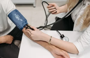 Έχετε υψηλή αρτηριακή πίεση; Δείτε πώς μπορείτε να μειώσετε τον κίνδυνο καρδιακής προσβολής και εγκεφαλικού επεισοδίου