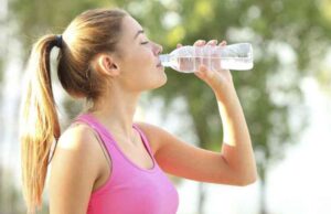 Αφυδάτωση: 7+1 παράγοντες που «στραγγίζουν» τον οργανισμό μας