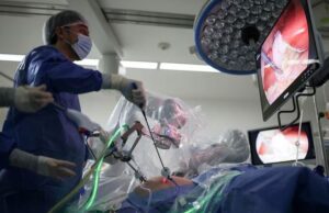 Κάμερα τεχνητής νοημοσύνης ανέλαβε με επιτυχία βοηθός χειρουργού σε επέμβαση