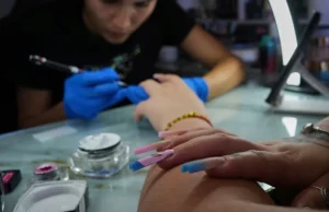 Απαγορευμένη τοξική ουσία στα τζελ νυχιών χρησιμοποιείται επίσης από οδοντιάτρους