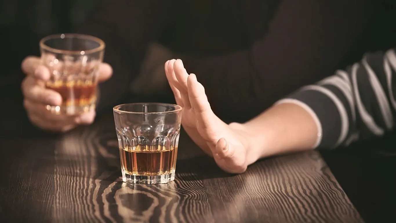 Το αλκοόλ ευθύνεται για χιλιάδες περιστατικά καρκίνου και κοστίζει δισεκατομμύρια ευρώ στην Ευρώπη, προειδοποιεί ο ΠΟΥ Το αλκοόλ ευθύνεται για χιλιάδες περιστατικά καρκίνου και κοστίζει δισεκατομμύρια ευρώ στην Ευρώπη, προειδοποιεί ο ΠΟΥ