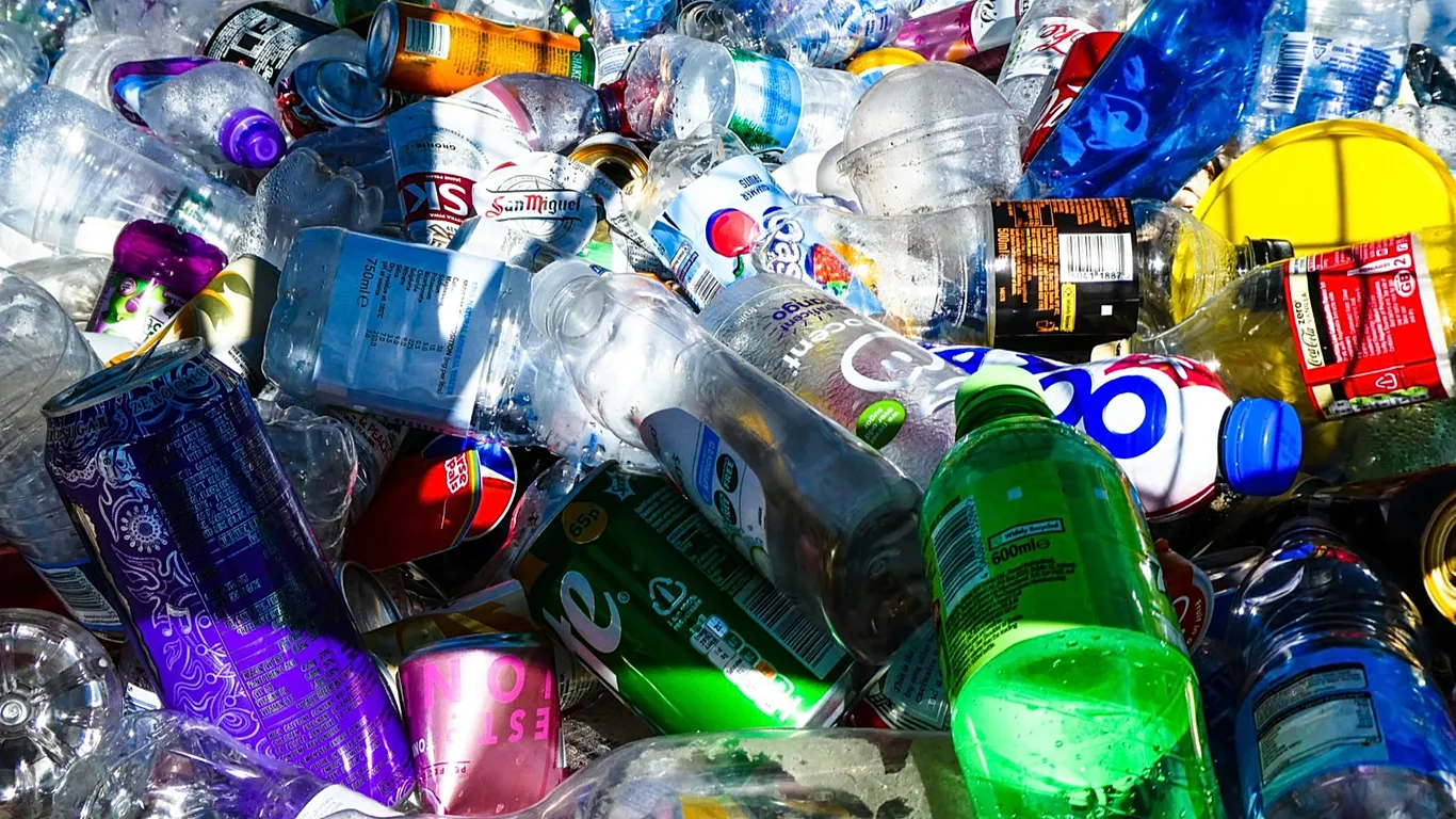 35,3 κιλά πλαστικά απόβλητα ανά άτομο ετησίως-Ψηλά στην ανακύκλωση η Κύπρος, στην ουρά η Ελλάδα 35,3 κιλά πλαστικά απόβλητα ανά άτομο ετησίως-Ψηλά στην ανακύκλωση η Κύπρος, στην ουρά η Ελλάδα
